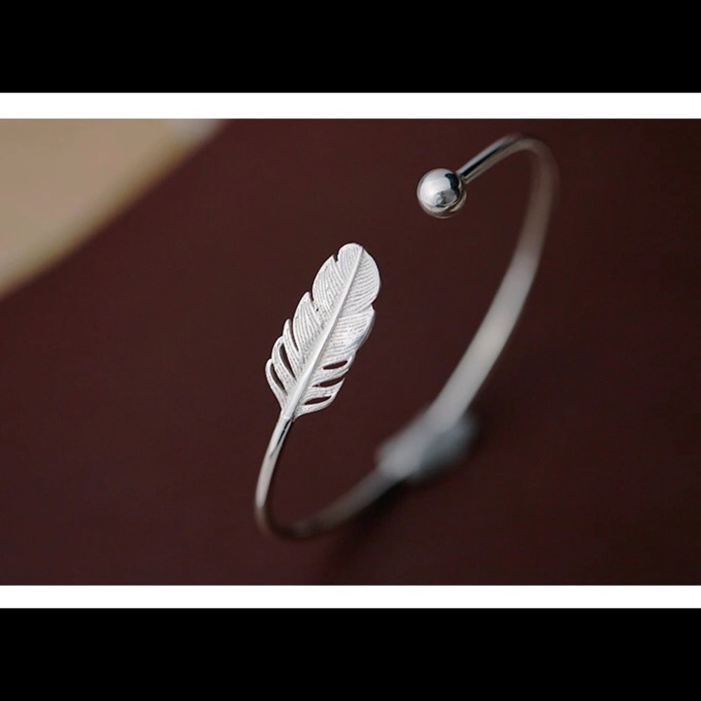 πΊ STERLING SILVER PLATINUM PLATED FEATHER BANGLE - Picture 5 of 8